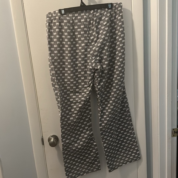 Old Navy Flannel Pajama Pants. Grey with Polar Bears. Size L. - Picture 3 of 4